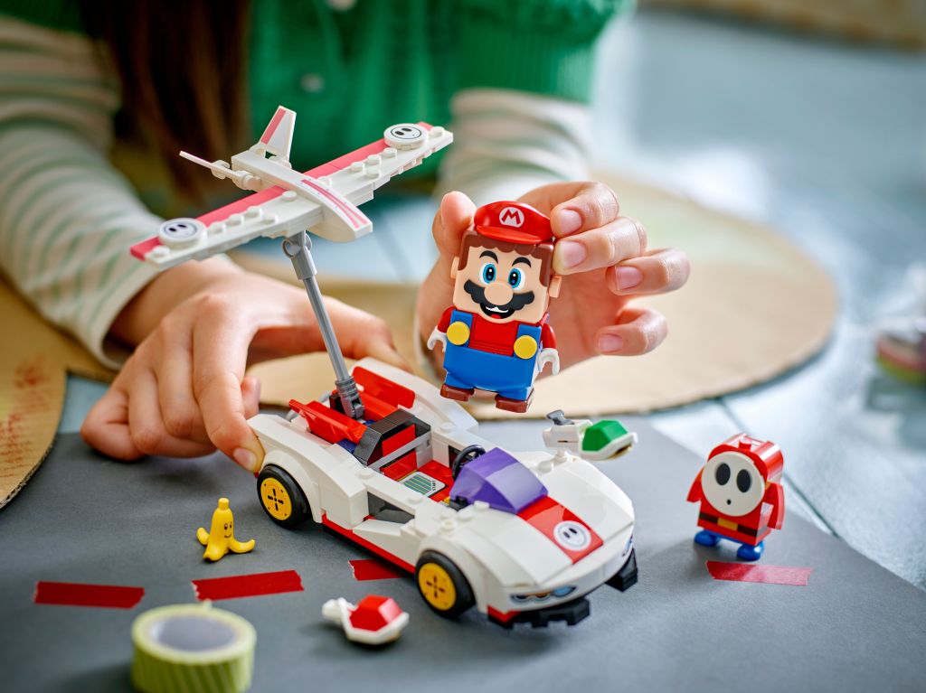 détails LEGO Super Mario 72045 : Mario Kart – Maskass et Magikart