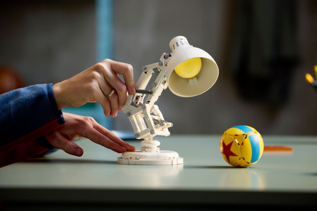 détails LEGO Ideas 21357 : Luxo Jr.