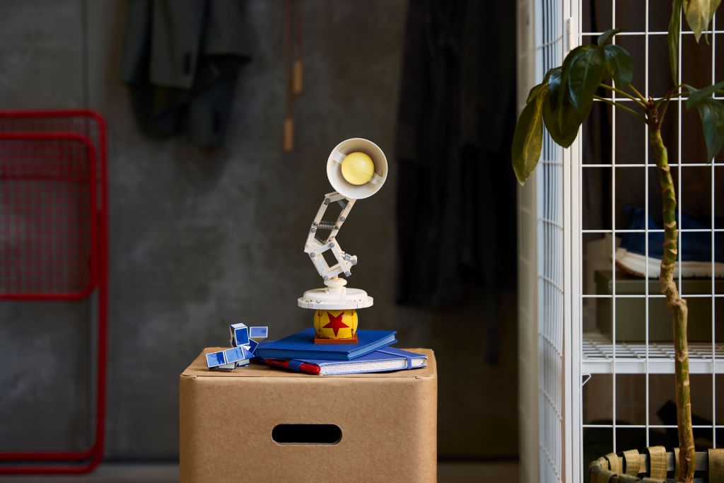 détails LEGO Ideas 21357 : Luxo Jr.