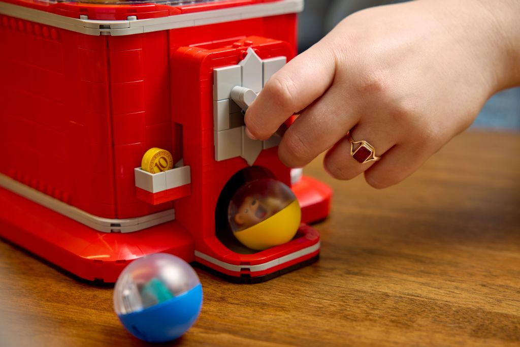 détails LEGO Ideas 21358 – Le Distributeur de Minifigurines