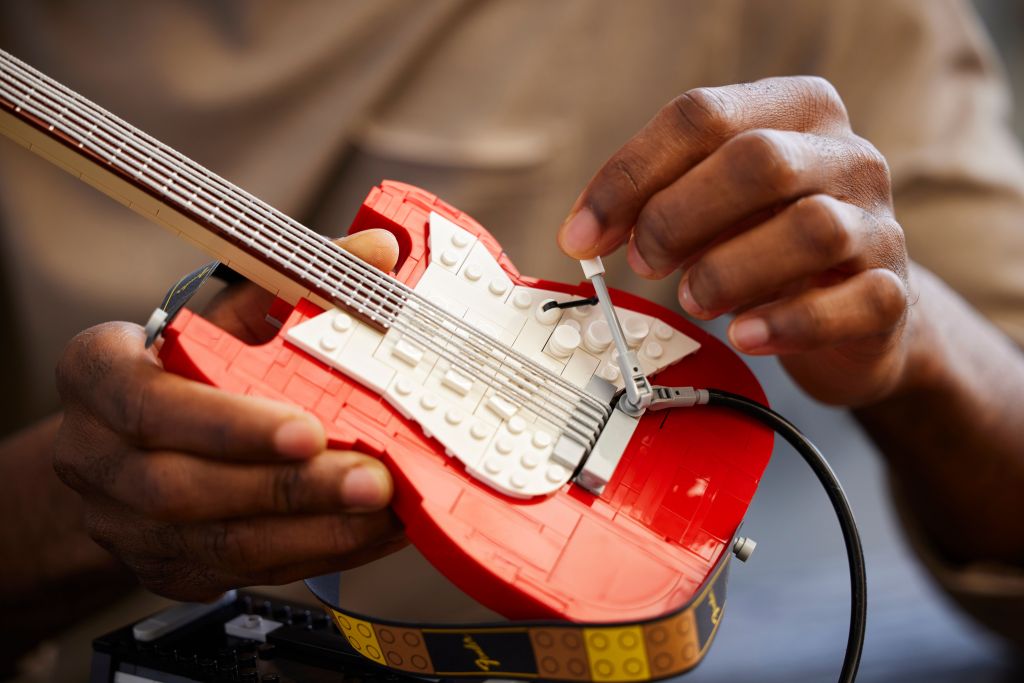 guitare LEGO Ideas 21329 Fender® Stratocaster™