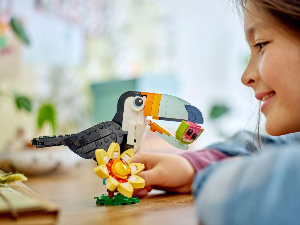 détails LEGO Creator 3-en-1 31173 : Animaux Sauvages – Le Toucan Tropical