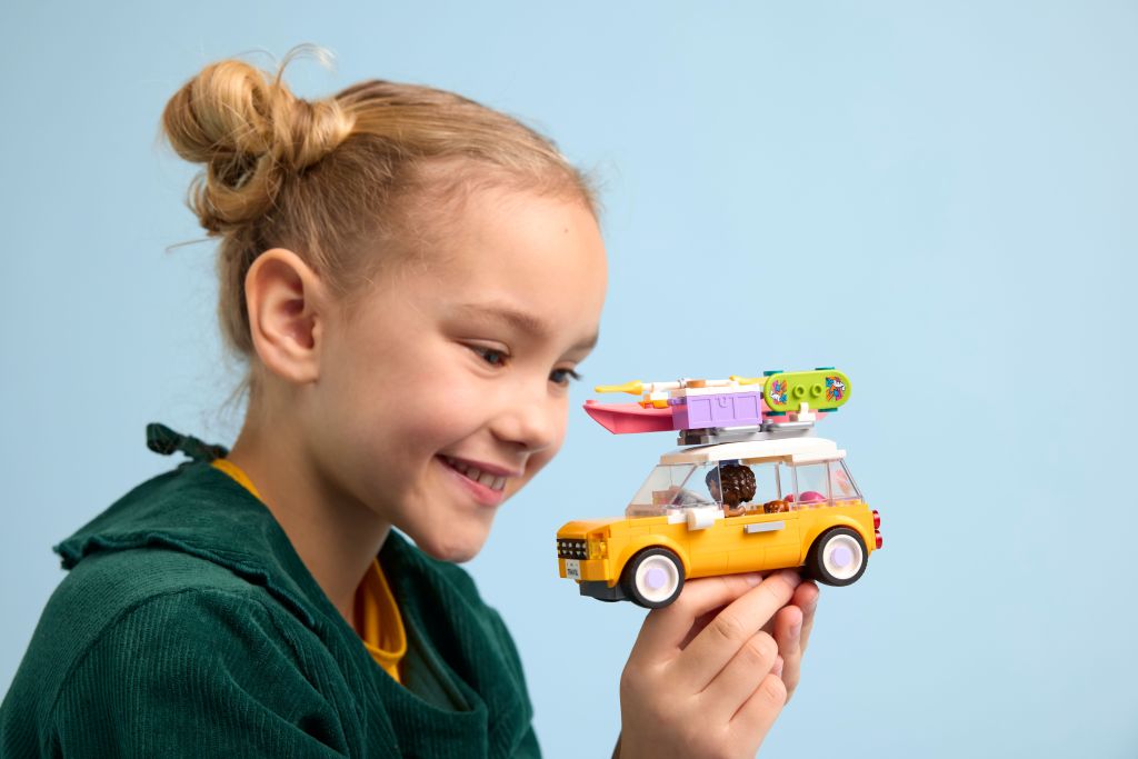 détails LEGO Friends 42659 : Voyage en voiture entre amies