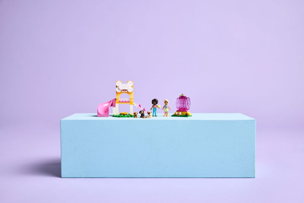 personnages LEGO Friends 42665 : L’aire de jeux des chiots