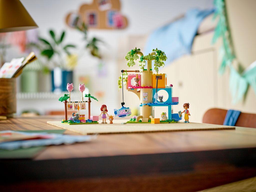 LEGO Friends 42666 : La fête d’anniversaire et l’arbre à chats