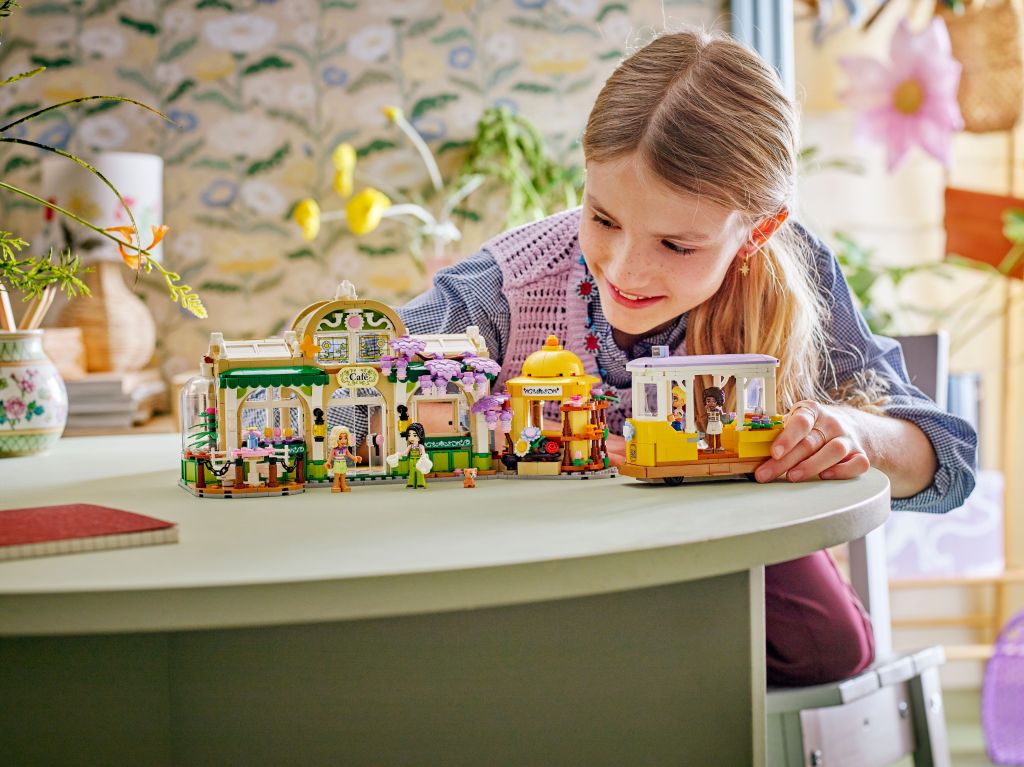 LEGO Friends 42671 : Café des plantes et kiosque à fleurs