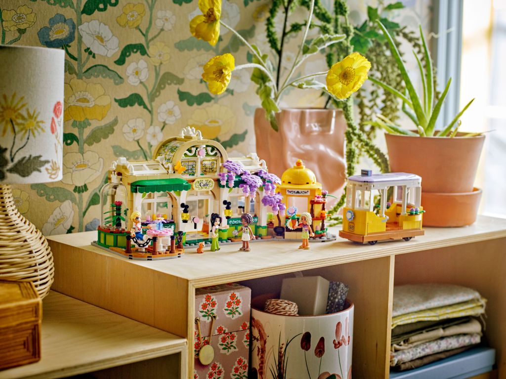 LEGO Friends 42671 : Café des plantes et kiosque à fleurs