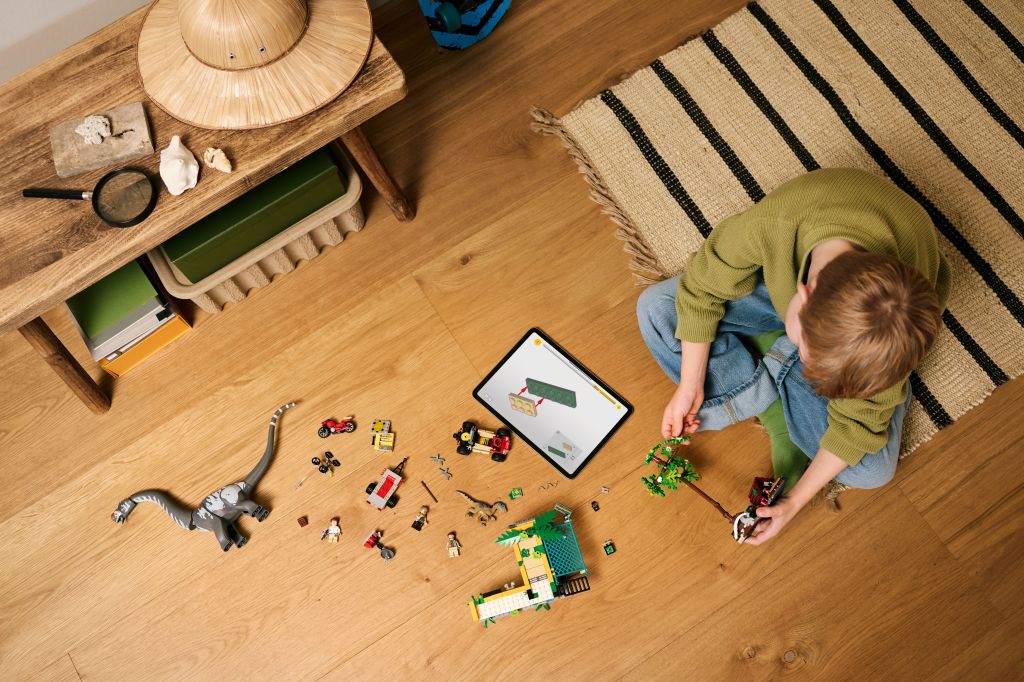construction LEGO Jurassic World 76973 : La poursuite du vélociraptor et du titanosaure