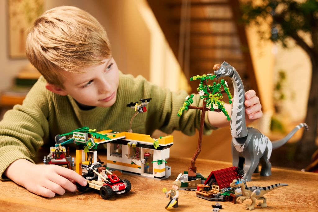 détails LEGO Jurassic World 76973 : La poursuite du vélociraptor et du titanosaure