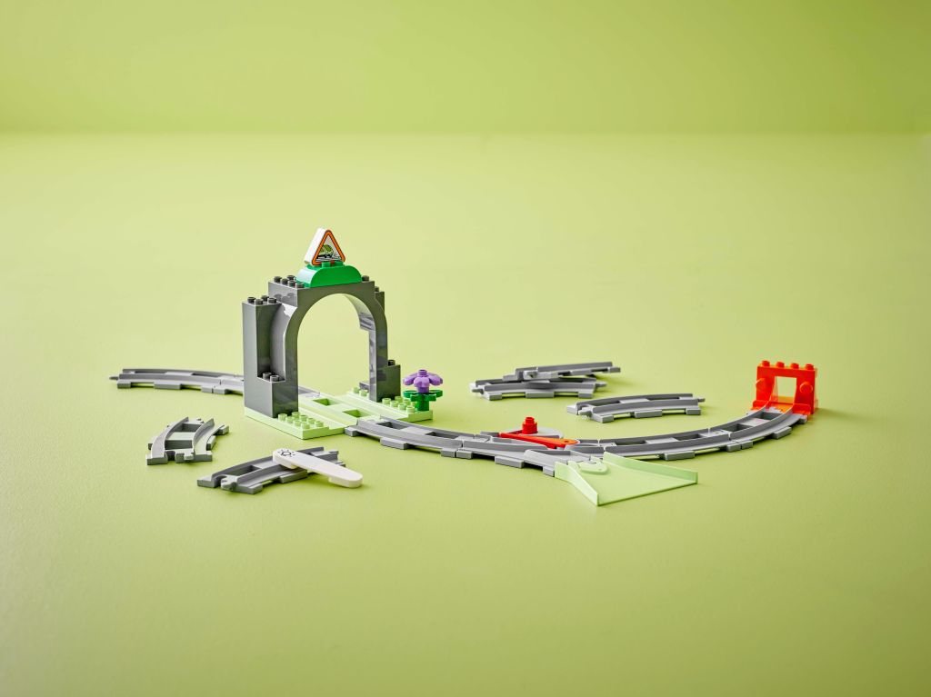 LEGO DUPLO Town 10425 Les rails et le tunnel du train