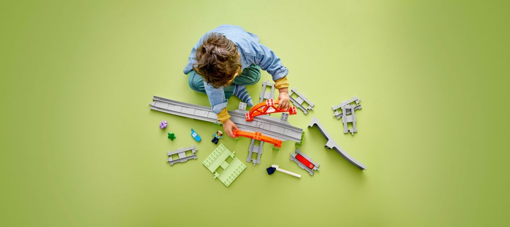 construction LEGO DUPLO Town 10426 Les rails et le pont du train