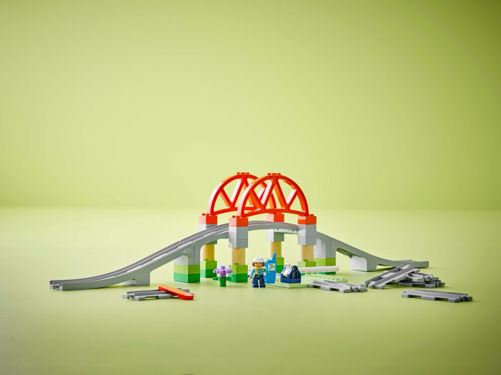 LEGO DUPLO Town 10426 Les rails et le pont du train