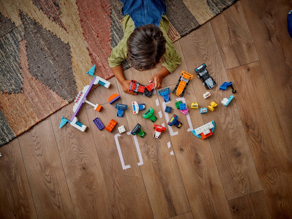 construction LEGO DUPLO Town 10445 Voitures de course et pilotes d’une écurie de F1