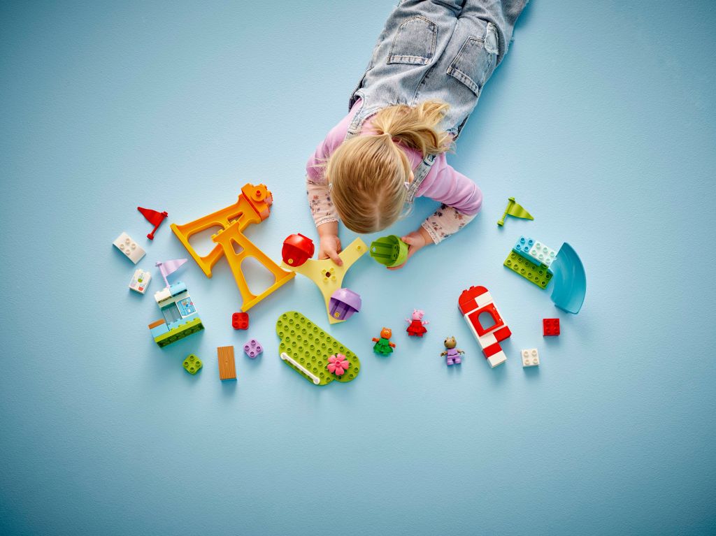 construction LEGO DUPLO Peppa Pig 10453 La Fête Foraine