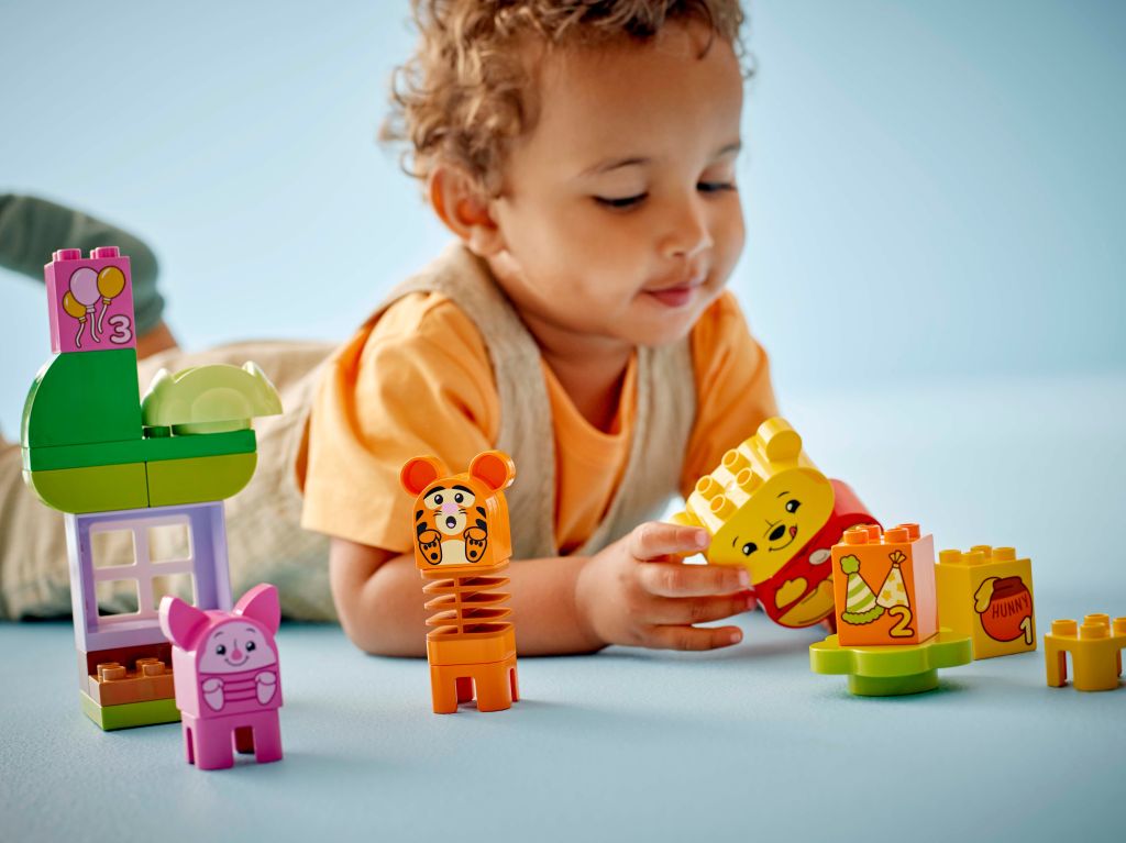 détails LEGO DUPLO Disney 10457 L’anniversaire de Winnie l’Ourson