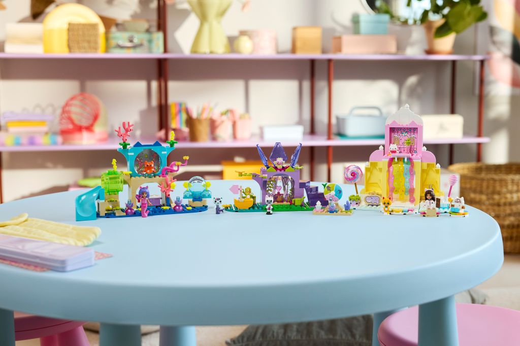 LEGO Gabby et la Maison Magique 11205 : La Montagne de Friandises et le Jardin de Fée Minette