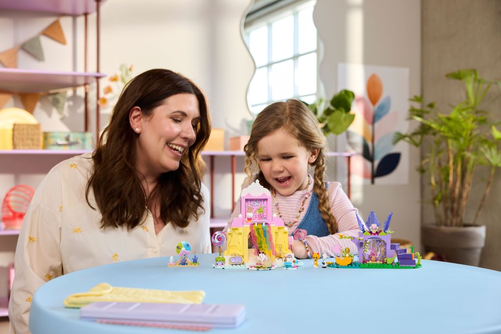 LEGO Gabby et la Maison Magique 11205 : La Montagne de Friandises et le Jardin de Fée Minette