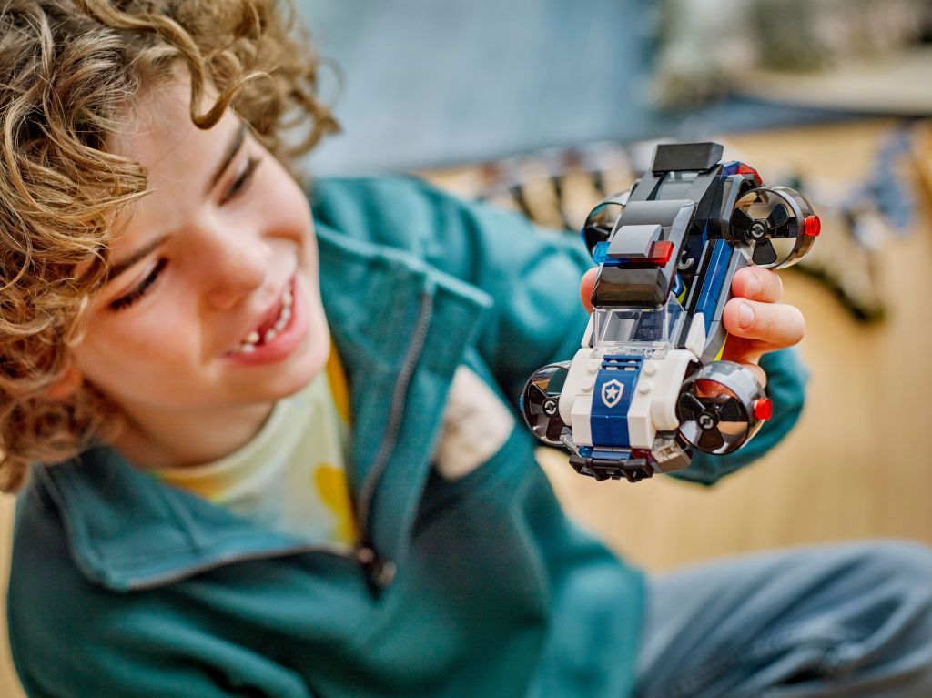 détails LEGO City 60457 : Le garage de personnalisation des voitures de police