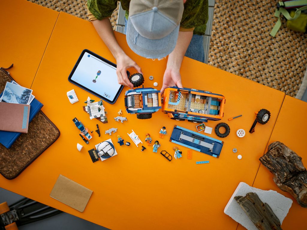 construction LEGO City 60471 : Le camion scientifique des explorateurs en Arctique