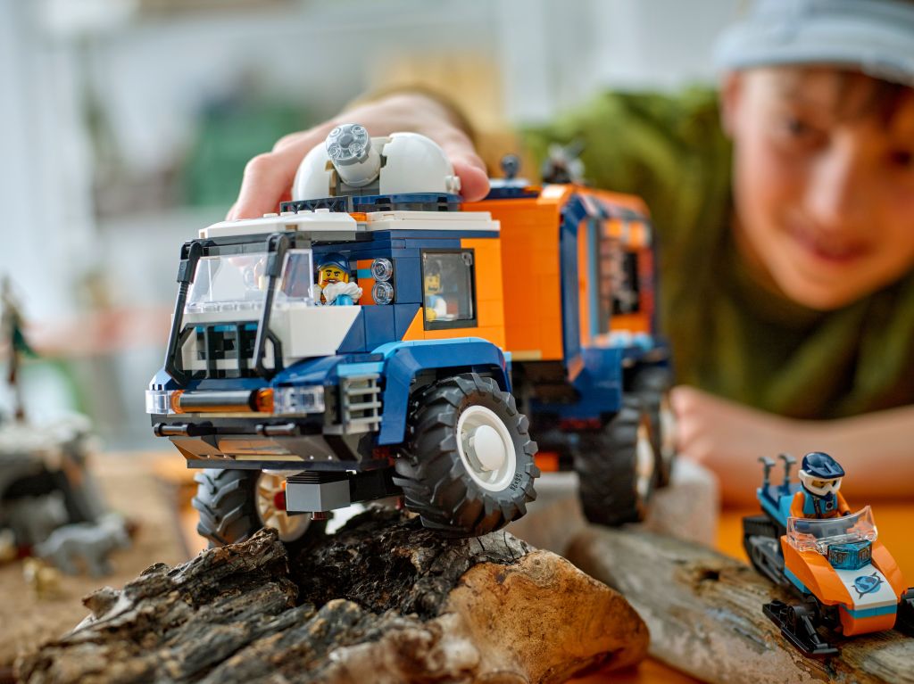 détails LEGO City 60471 : Le camion scientifique des explorateurs en Arctique