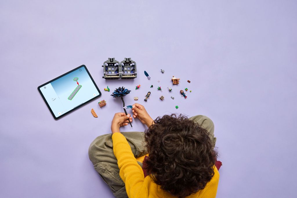 construction LEGO Wednesday 76784 Le Dahlia Noir