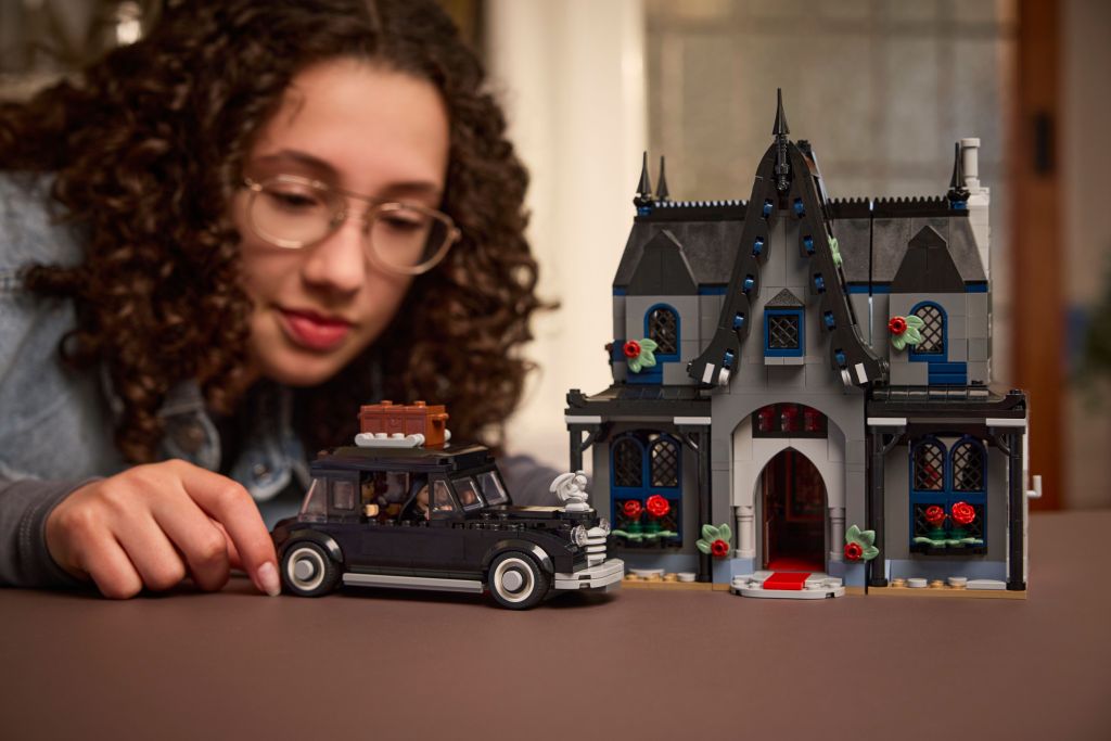 LEGO Wednesday 76786 Le Manoir de Morticia