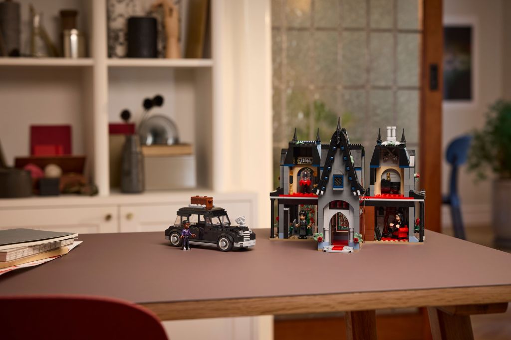 décoration LEGO Wednesday 76786 Le Manoir de Morticia