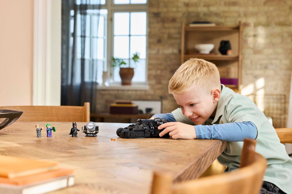 LEGO 76303 La Batmobile Tumbler de Batman contre Double-Face et le Joker