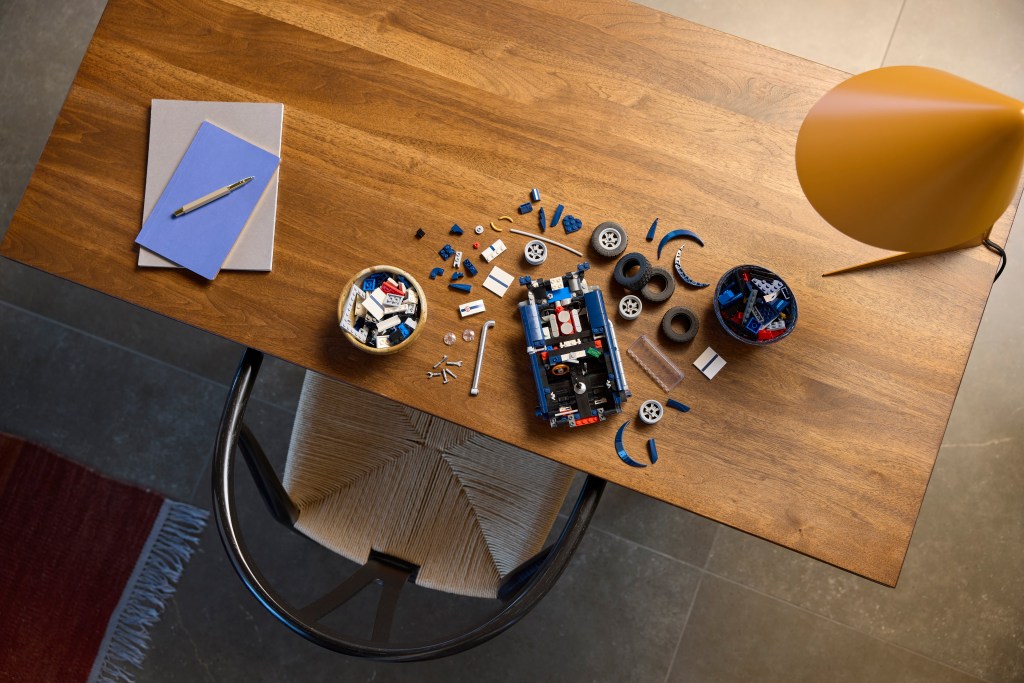 construction LEGO Icons 10357 Shelby Cobra 427 S/C