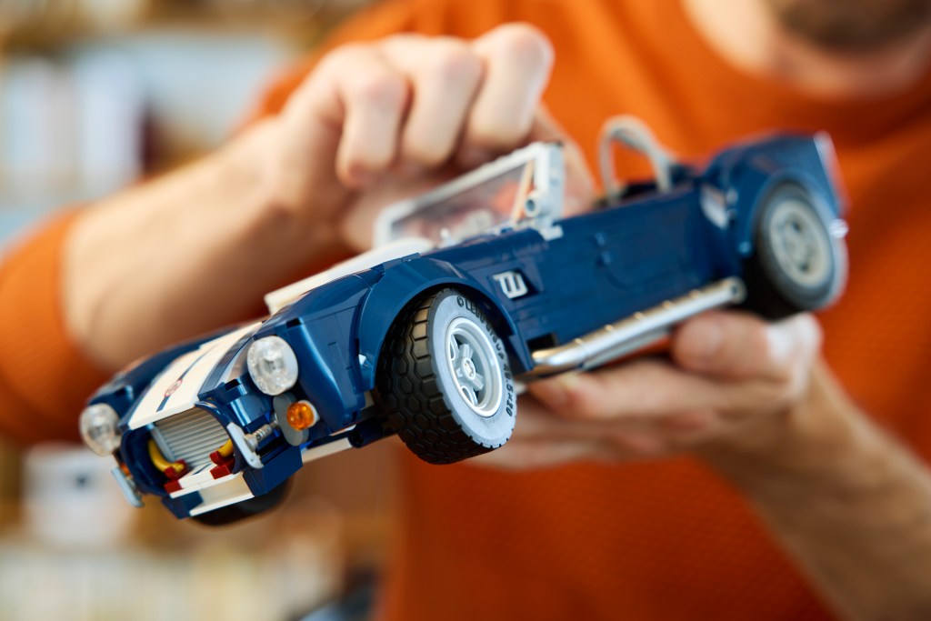 détails LEGO Icons 10357 Shelby Cobra 427 S/C