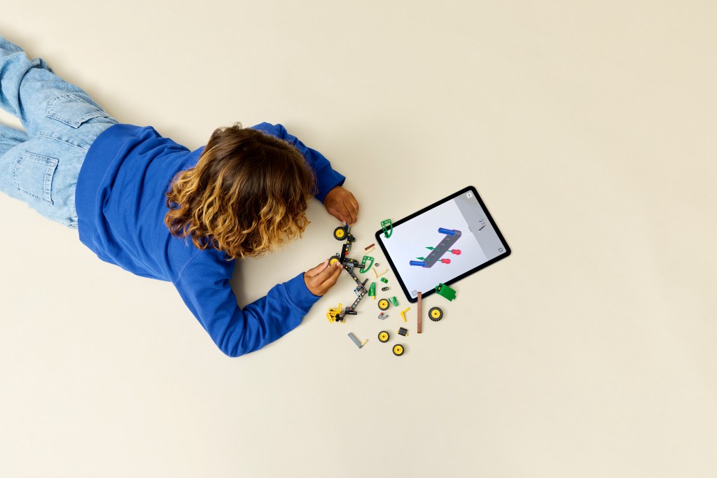 construction LEGO Technic 42218 L’abatteuse John Deere 1470H