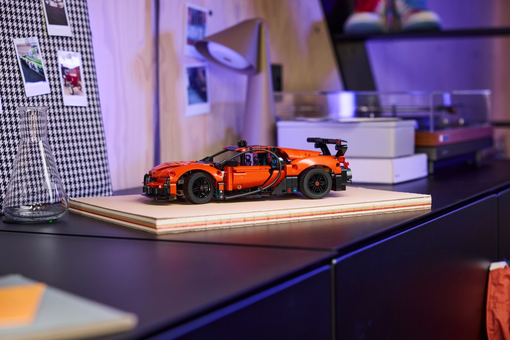 LEGO Technic 42222 Hypercar Bugatti Chiron Pur Sport