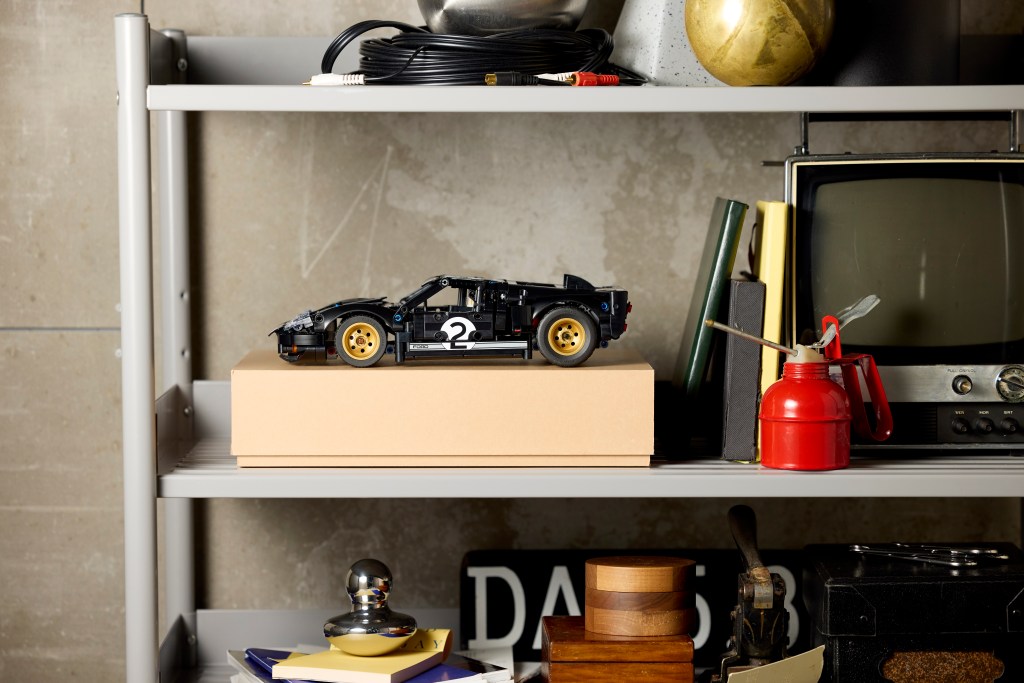 décoration LEGO Technic 42223 La voiture de course 1966 Ford GT40 MKII