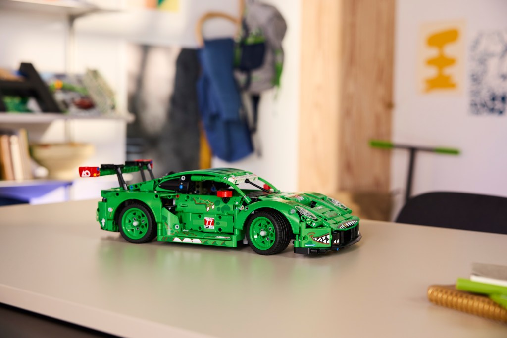 LEGO Technic 42224 Voiture Porsche 911 GT3 R REXY AO Racing