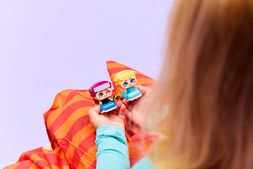 détails LEGO Disney La Reine des Neiges 43284 Anna et Elsa Miniatures