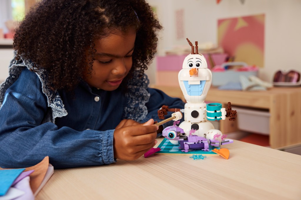 LEGO Disney 43287 La Reine des Neiges : le pique-nique d’Olaf et Bruni