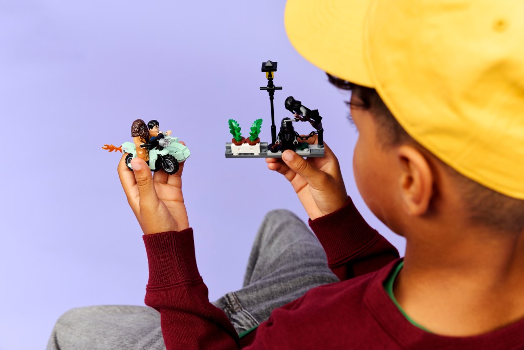 détails LEGO Harry Potter 76459 Hagrid et Harry s’échappent de Privet Drive