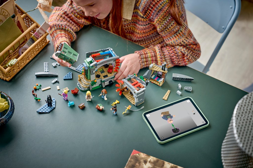 construction LEGO Harry Potter 76467 La maison de Luna Lovegood