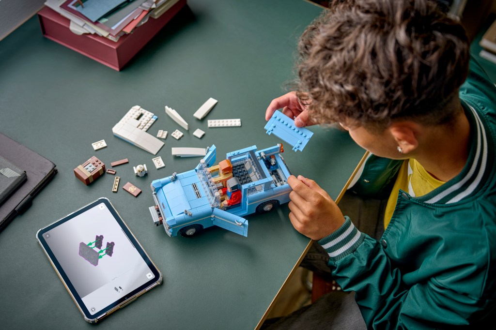 construction LEGO Harry Potter 76470 La Ford Anglia ensorcelée