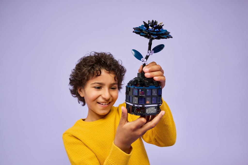 LEGO Mercredi 76784 – Le Dahlia Noir