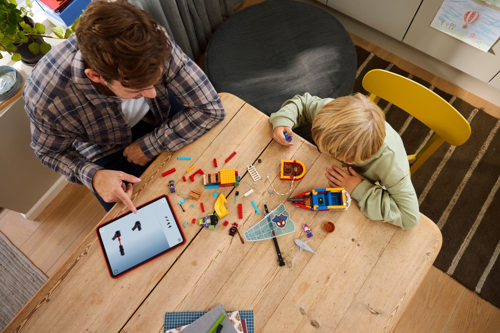 construction LEGO ǀ Marvel 11208 Spidey et ses Amis Extraordinaires Le Bateau Pirate de l’Équipe Spidey