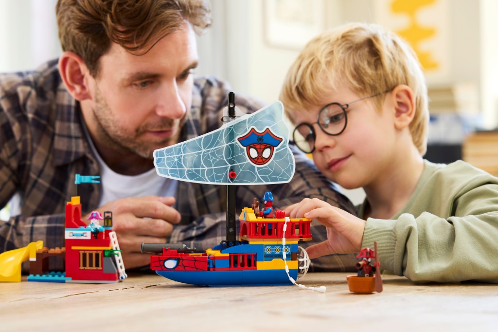 détails LEGO ǀ Marvel 11208 Spidey et ses Amis Extraordinaires Le Bateau Pirate de l’Équipe Spidey