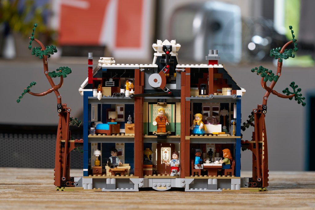 détails LEGO Icons 11370 Stranger Things : la Maison Creel