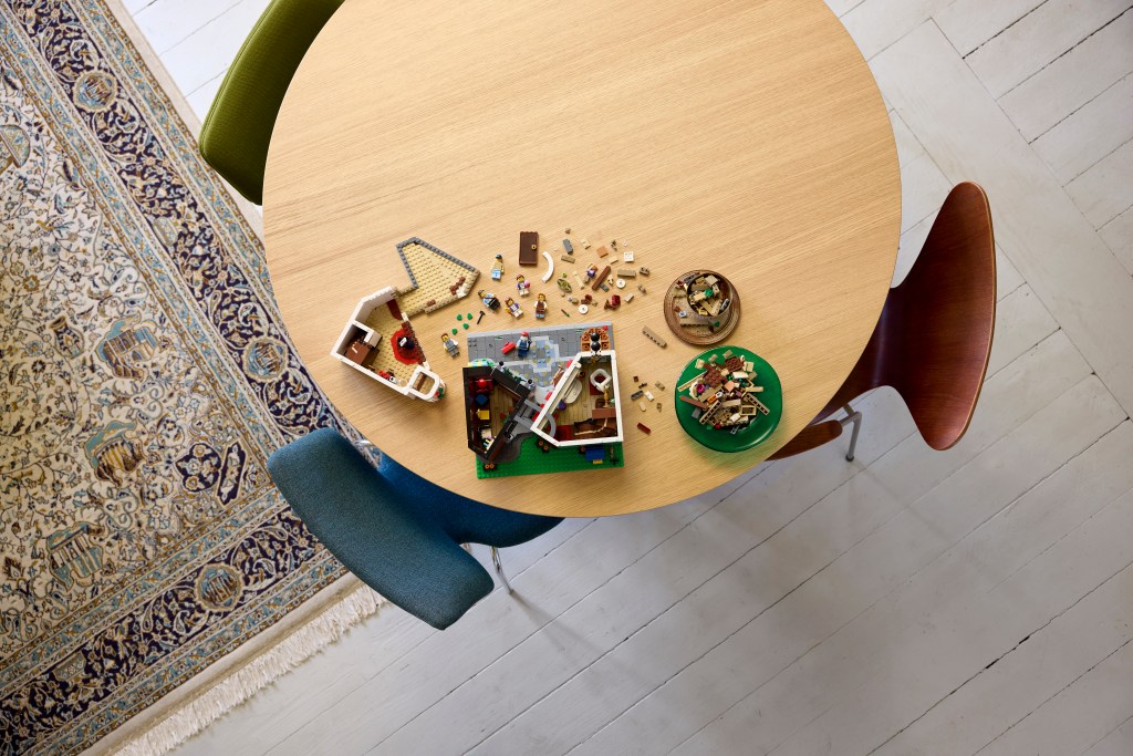 construction LEGO Icons 11371 La Rue Commerçante