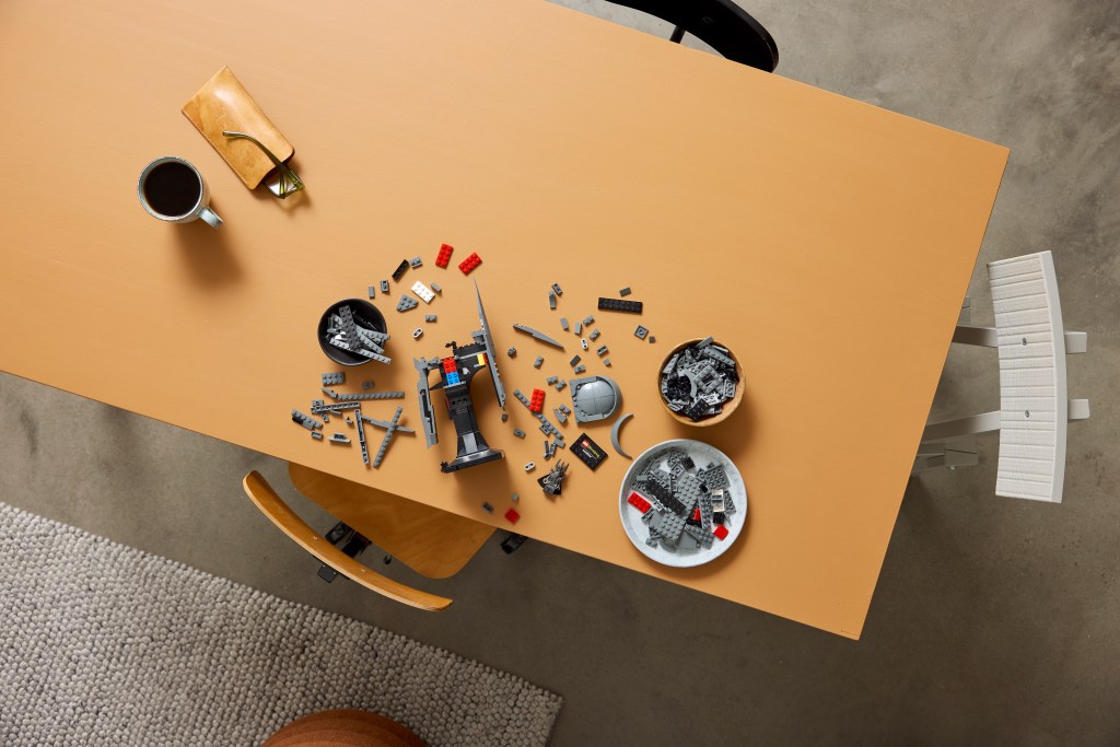 construction LEGO Icons 11373 Le Seigneur des Anneaux : le Casque de Sauron