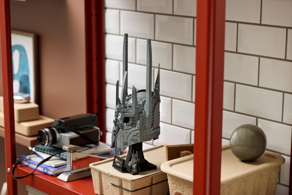 LEGO Icons 11373 Le Seigneur des Anneaux : le Casque de Sauron