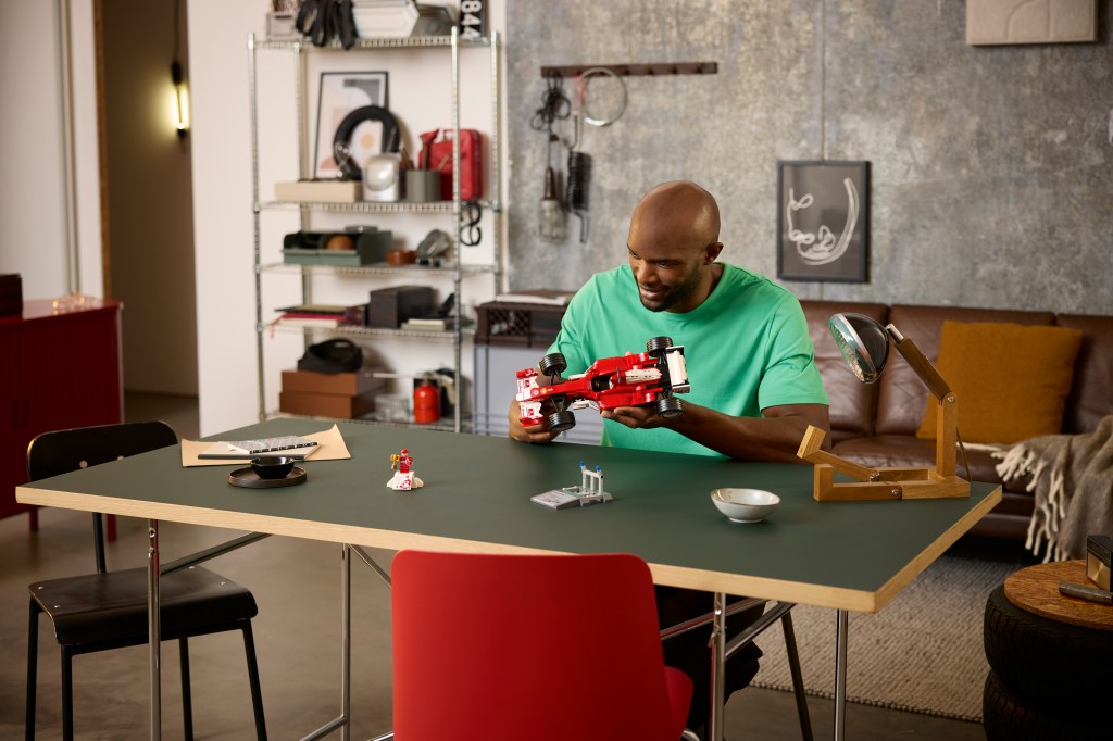 LEGO Icons 11375 Ferrari F2004 et Michael Schumacher