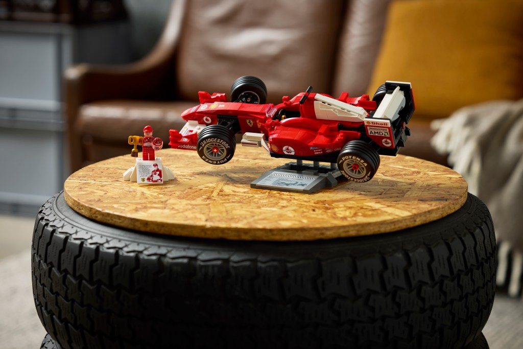 LEGO Icons 11375 Ferrari F2004 et Michael Schumacher
