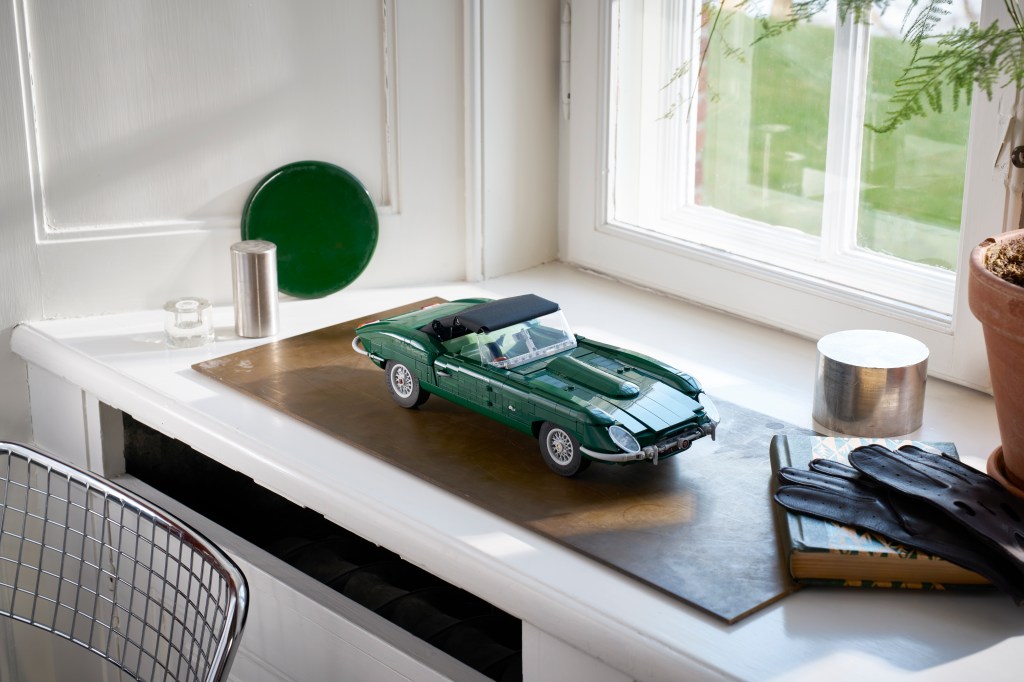 LEGO Icons 11381 Jaguar E-Type