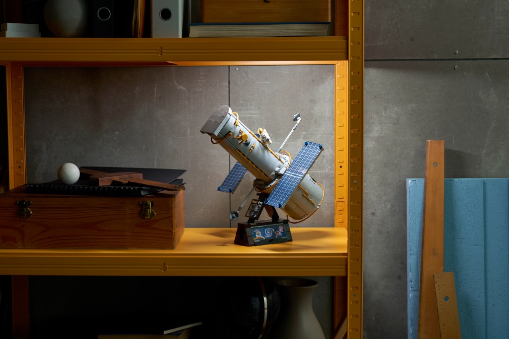 LEGO Icons 11382 Le Télescope Spatial Hubble